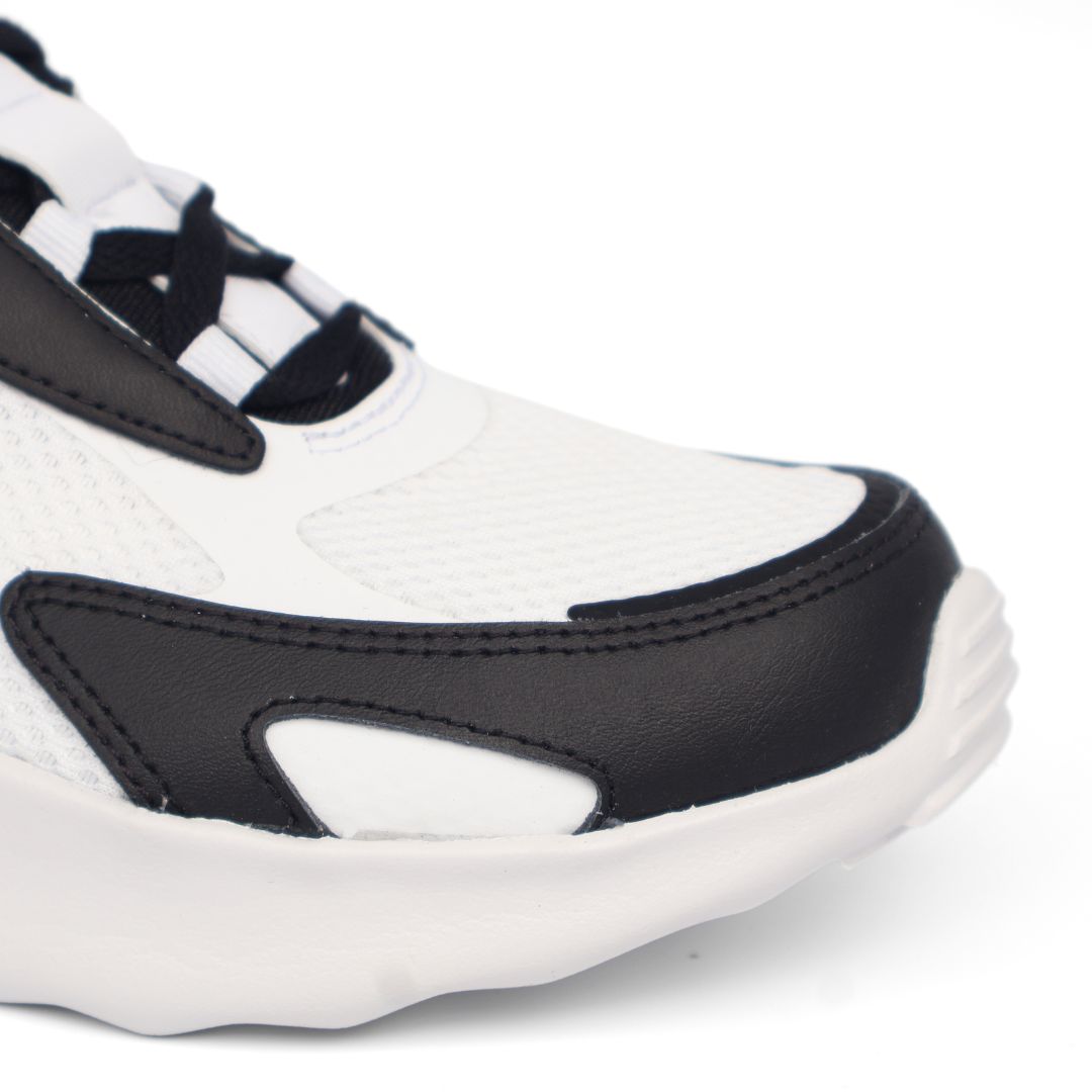 Nike Air Max Bolt Boys Shoes Trainers UK Size 5 CW1626 102